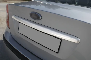 Накладка на крышку багажника (Sedan, нерж.) Carmos - Турецкая сталь