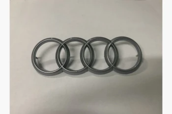 Эмблема на мотор (оригинал) Audi A3 2012↗ гг.