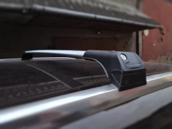 Поперечный багажник на интегрированые рейлинги WingBar (2 шт) Серый