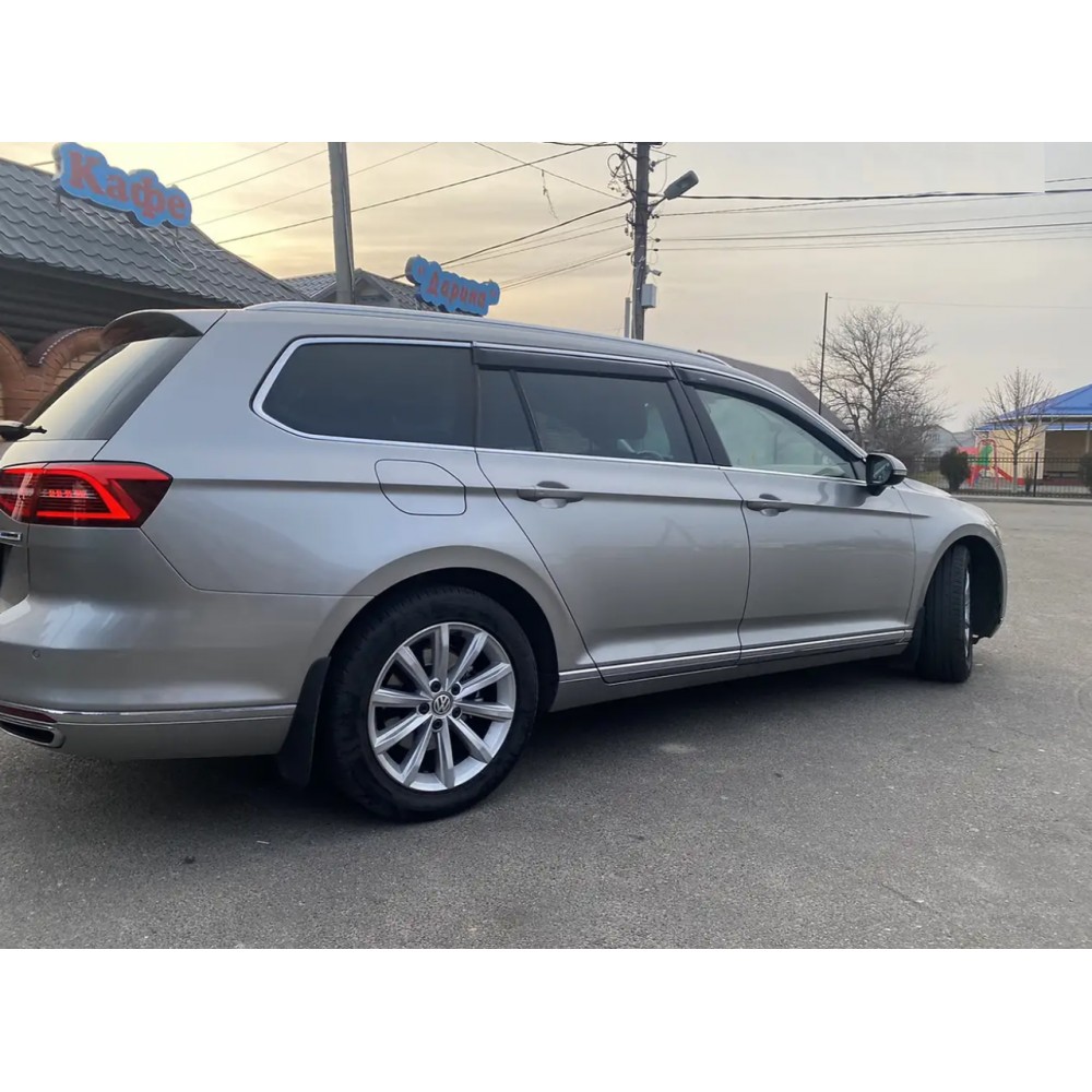 Дефлекторы окон (ветровики) Volkswagen Passat B8 2015+ Variant зХромМолдінгом HIC