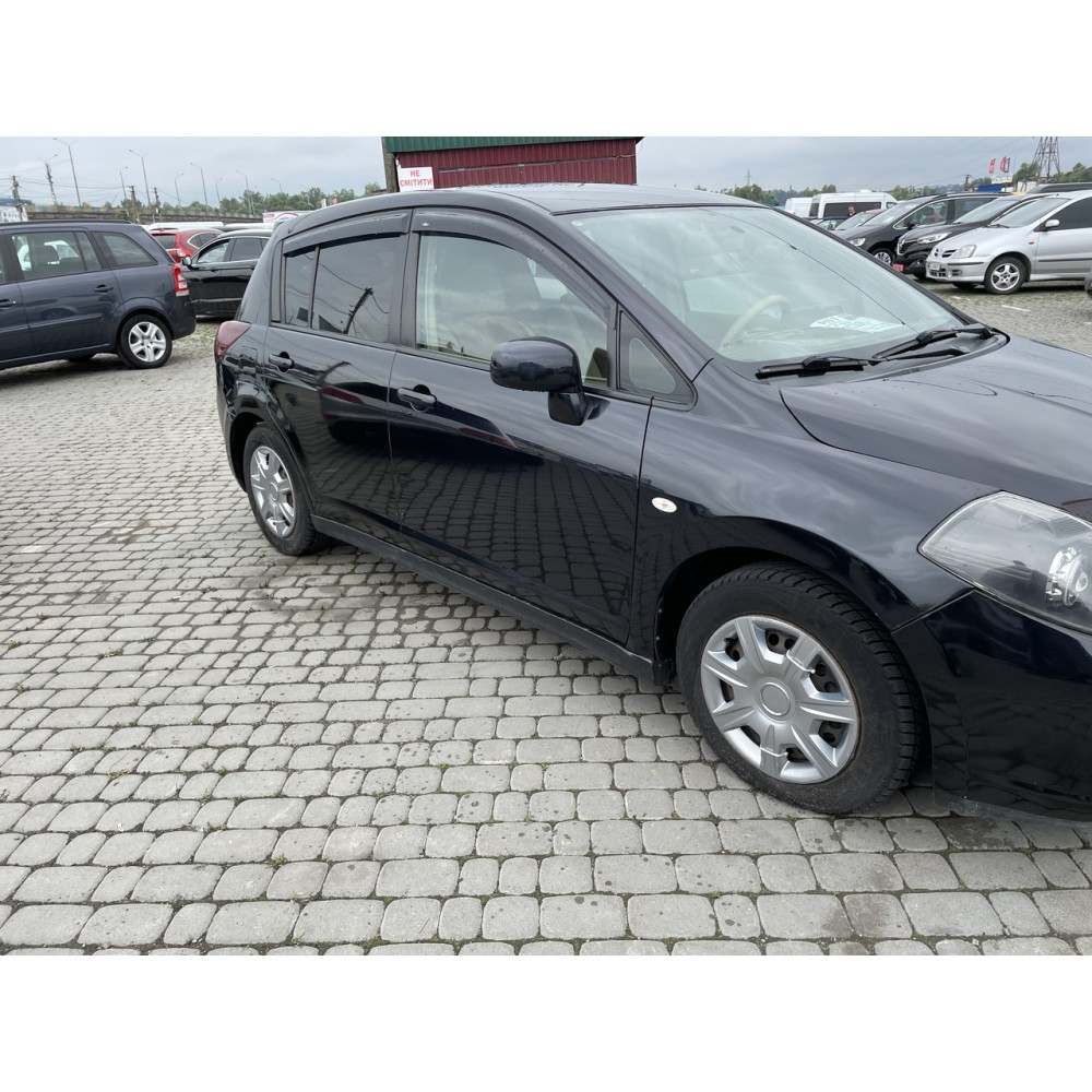 Дефлектори вікон (вітровики) Nissan Tiida 2006-2011 HB HIC