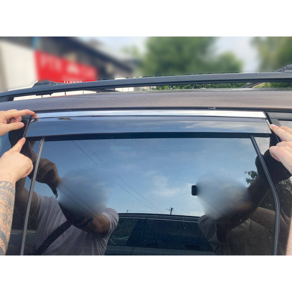 Дефлекторы окон (ветровики) для Volkswagen Touareg 2010-2018 c нерж. хром полоской (HAWK)