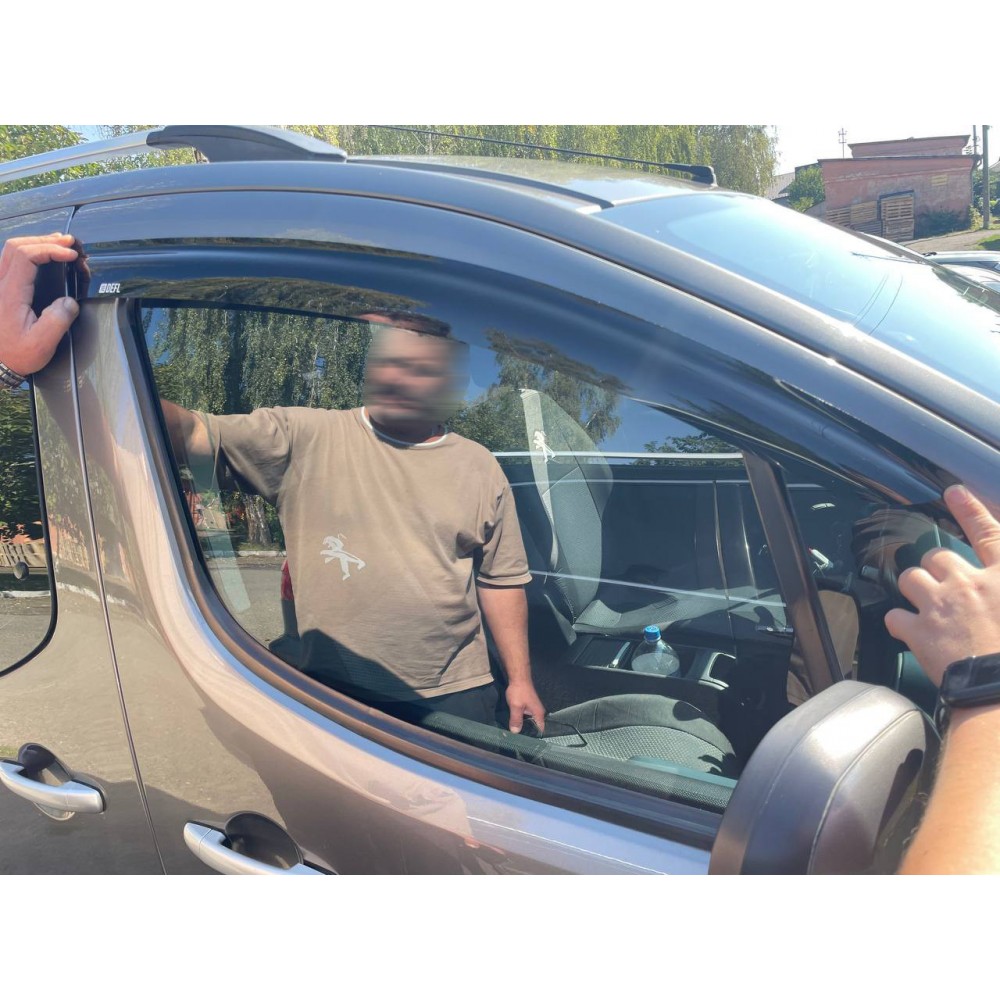 Дефлекторы окон (ветровики) для Peugeot Partner / Citroen Berlingo 2008-2018 накладные (DEFL) Q2