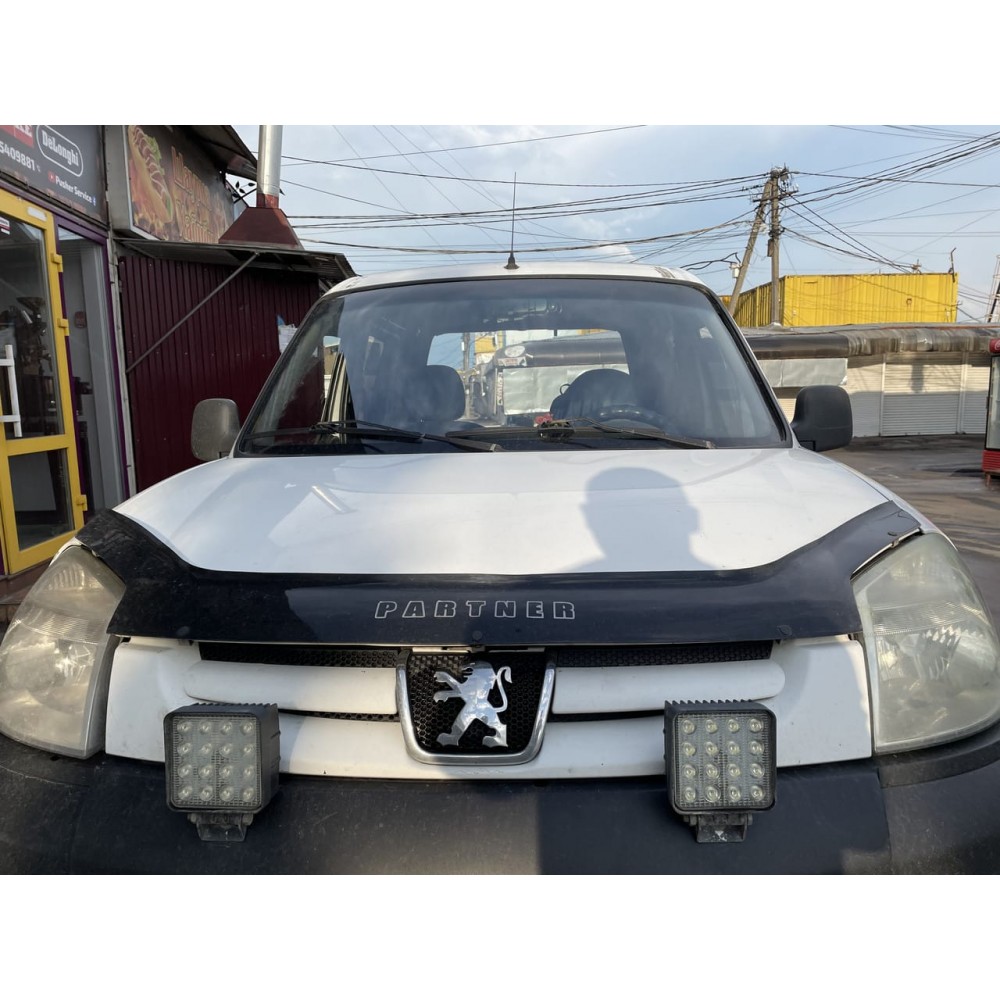 Дефлектор капота (мухобійка) для Peugeot Partner 2002-2008 (ViP)