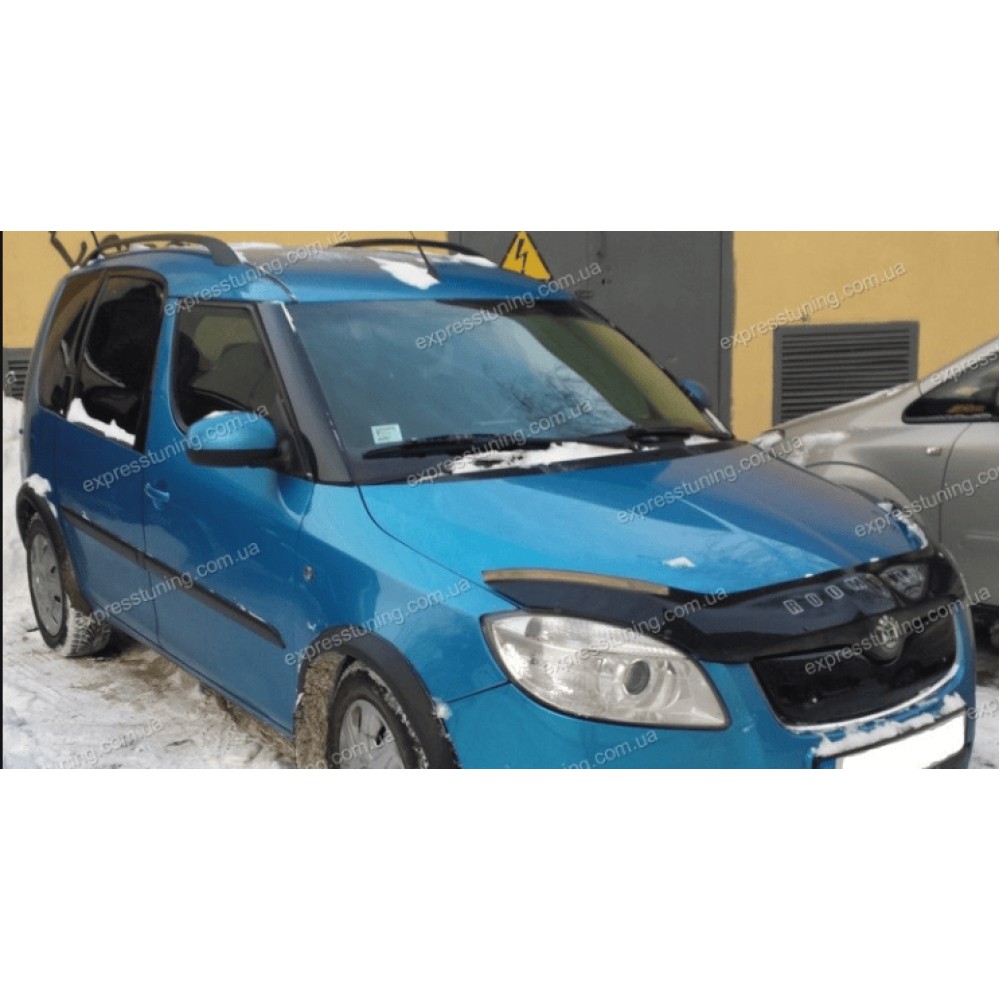 Дефлектор капота (мухобійка) для Skoda Roomster 2006-2011 (VIP)