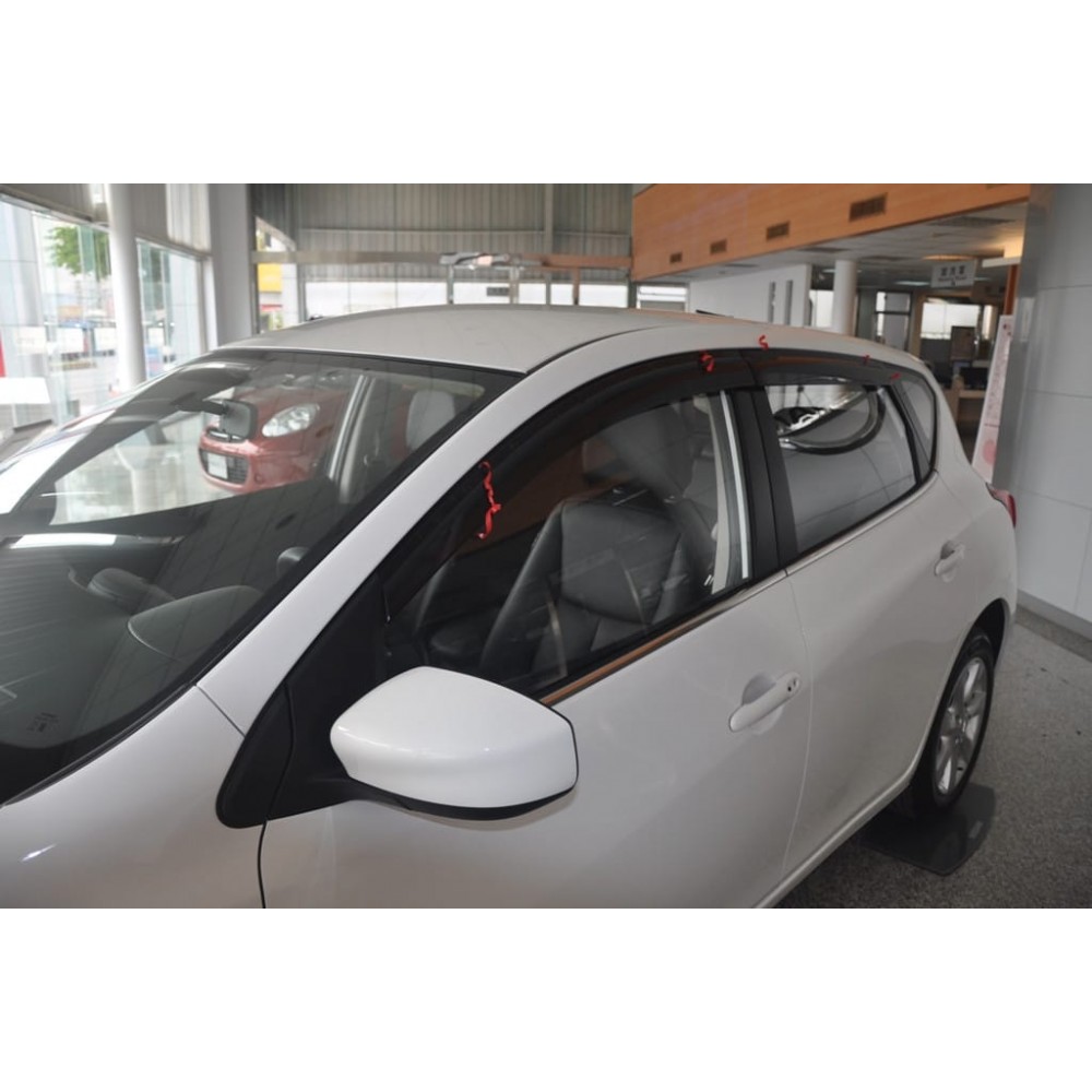 Дефлектори вікон (вітровики) Nissan Tiida 2012-> HB HIC