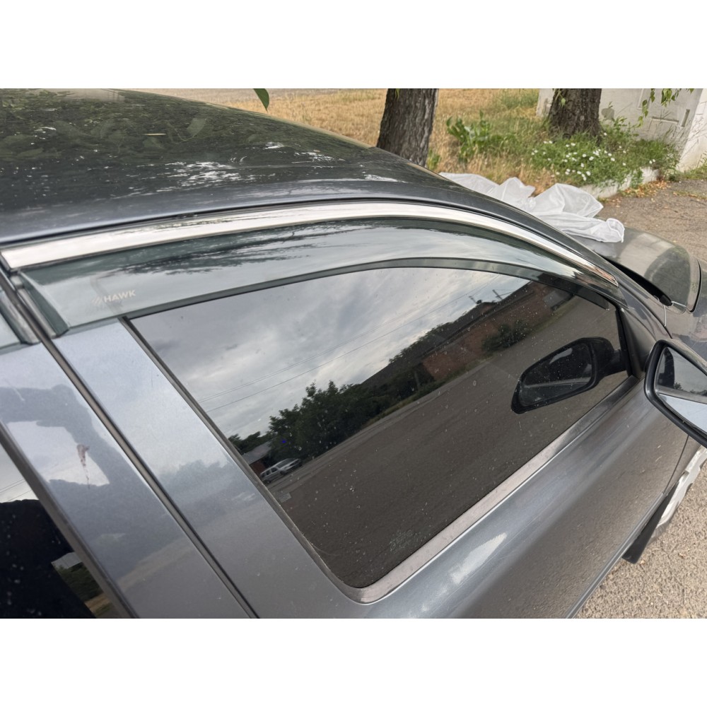 Дефлекторы окон (ветровики) для Skoda Octavia A-5 2004-2013 Sedan/HB c нерж. хром полоской (HAWK)
