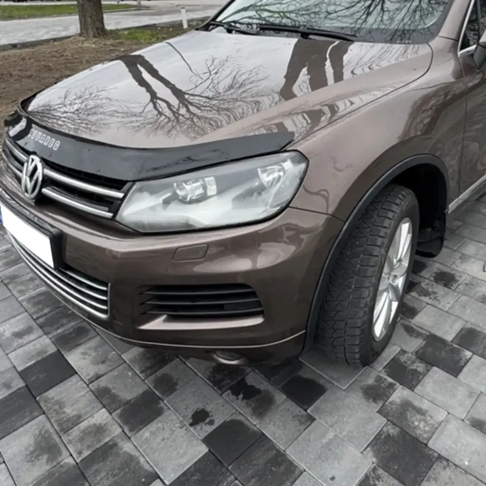 Дефлектор капота (мухобійка) для Volkswagen Touareg 2010+ (VIP)