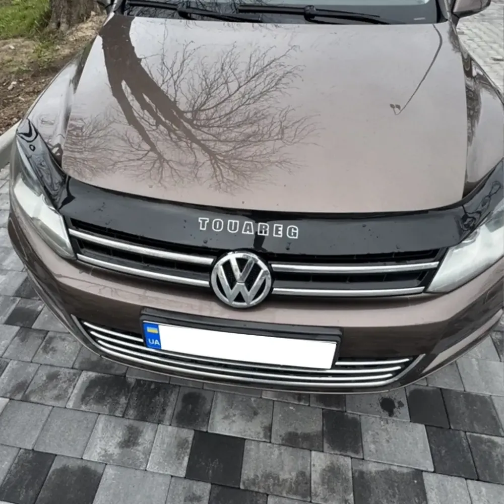 Дефлектор капота (мухобійка) для Volkswagen Touareg 2010+ (VIP)