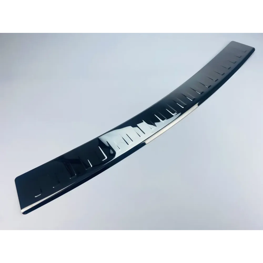 Накладка на задній бампер для Volkswagen Golf 4 хетчбек Чорний-хром (TAN24)