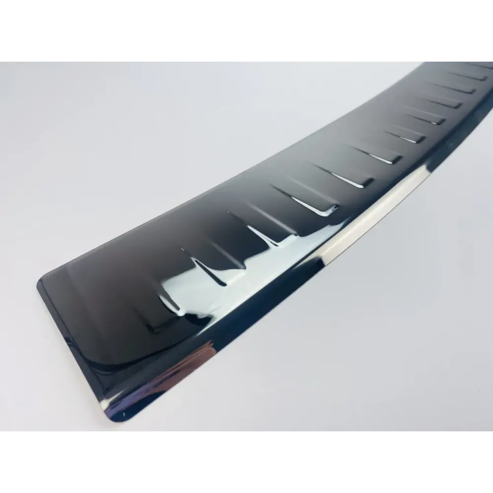 Накладка на задній бампер для Volkswagen Golf 4 хетчбек Чорний-хром (TAN24)