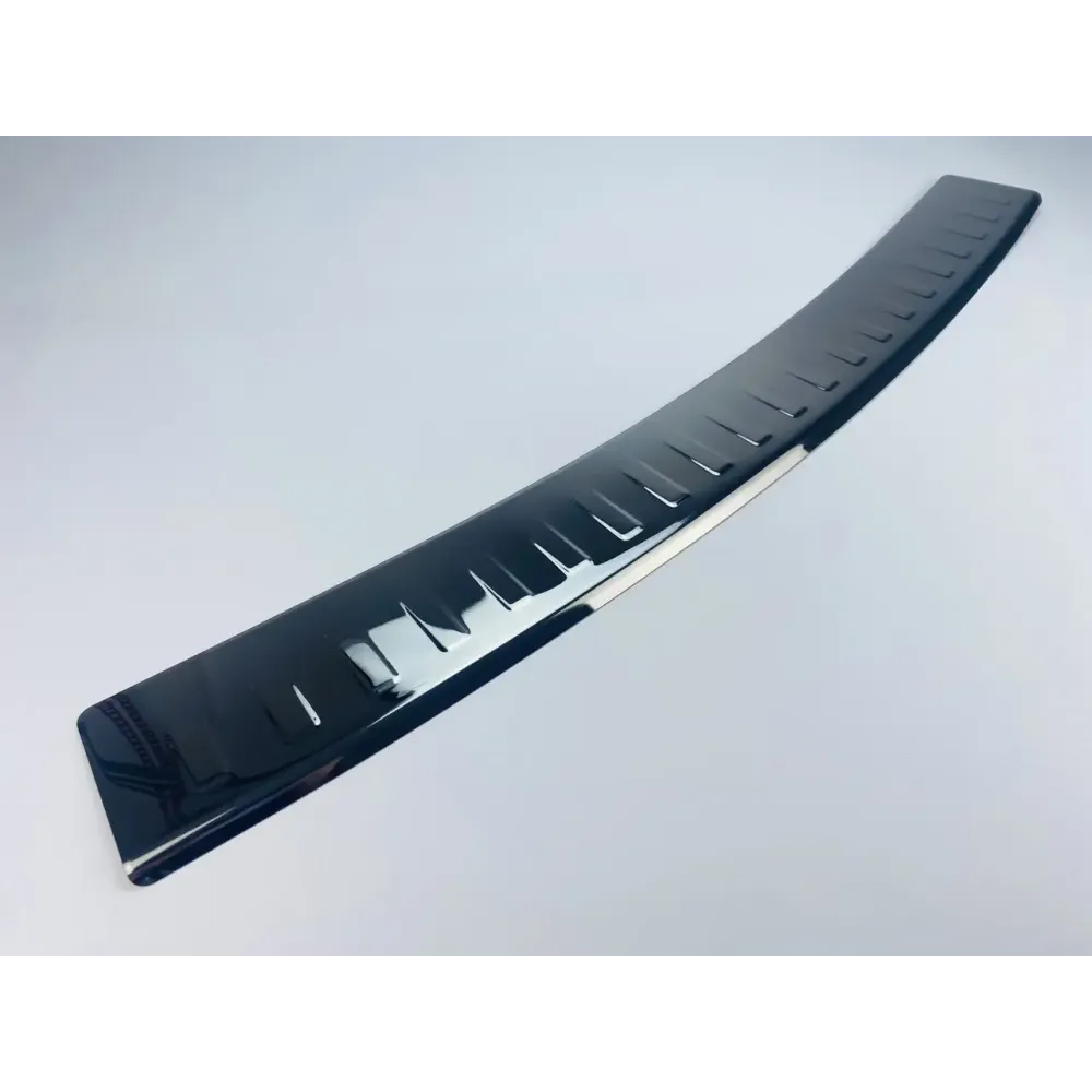 Накладка на задній бампер для Volkswagen Golf 4 хетчбек Чорний-хром (TAN24)