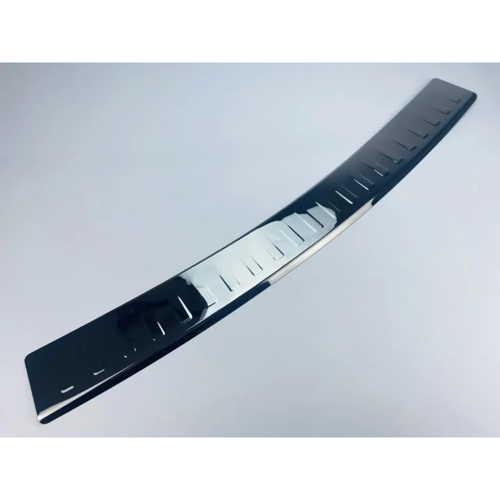 Накладка на задній бампер для Volkswagen Golf 4 хетчбек Чорний-хром (TAN24)