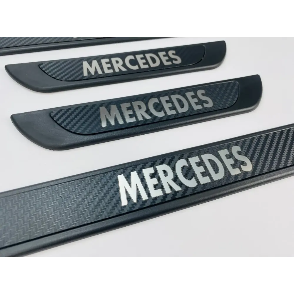 Накладки на пороги Mercedes (чорний хром-карбон) (TAN24)