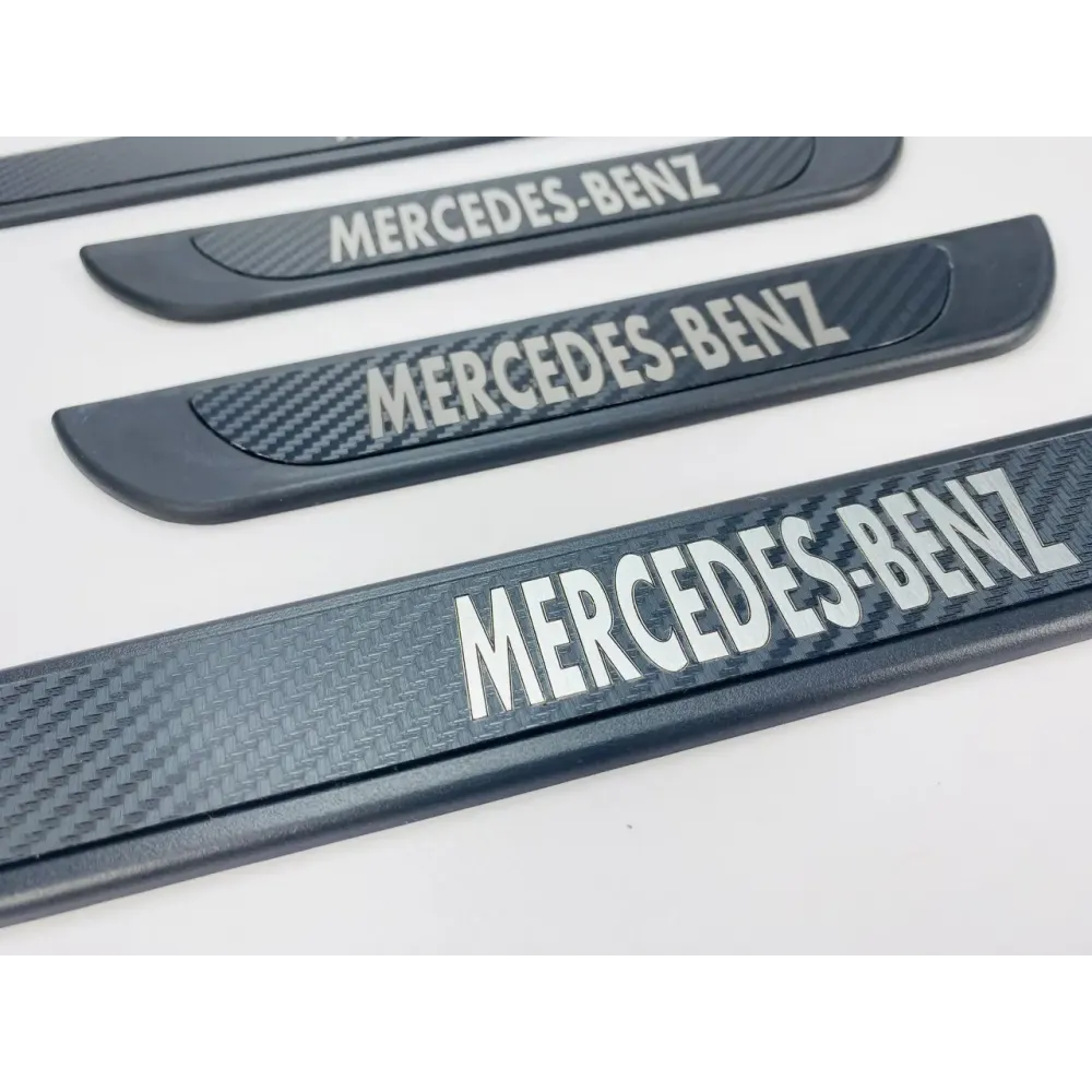 Накладки на пороги Mercedes-Benz (черный хром-карбон) (TAN24)